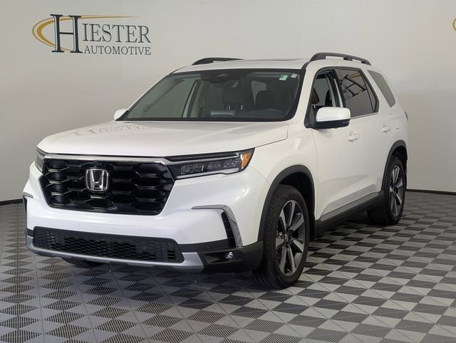 Used 2025 Honda Pilot Elite image 4