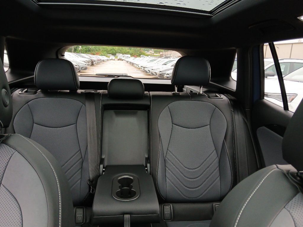 New 2026 Volkswagen Tiguan SE R-Line FWD image 24