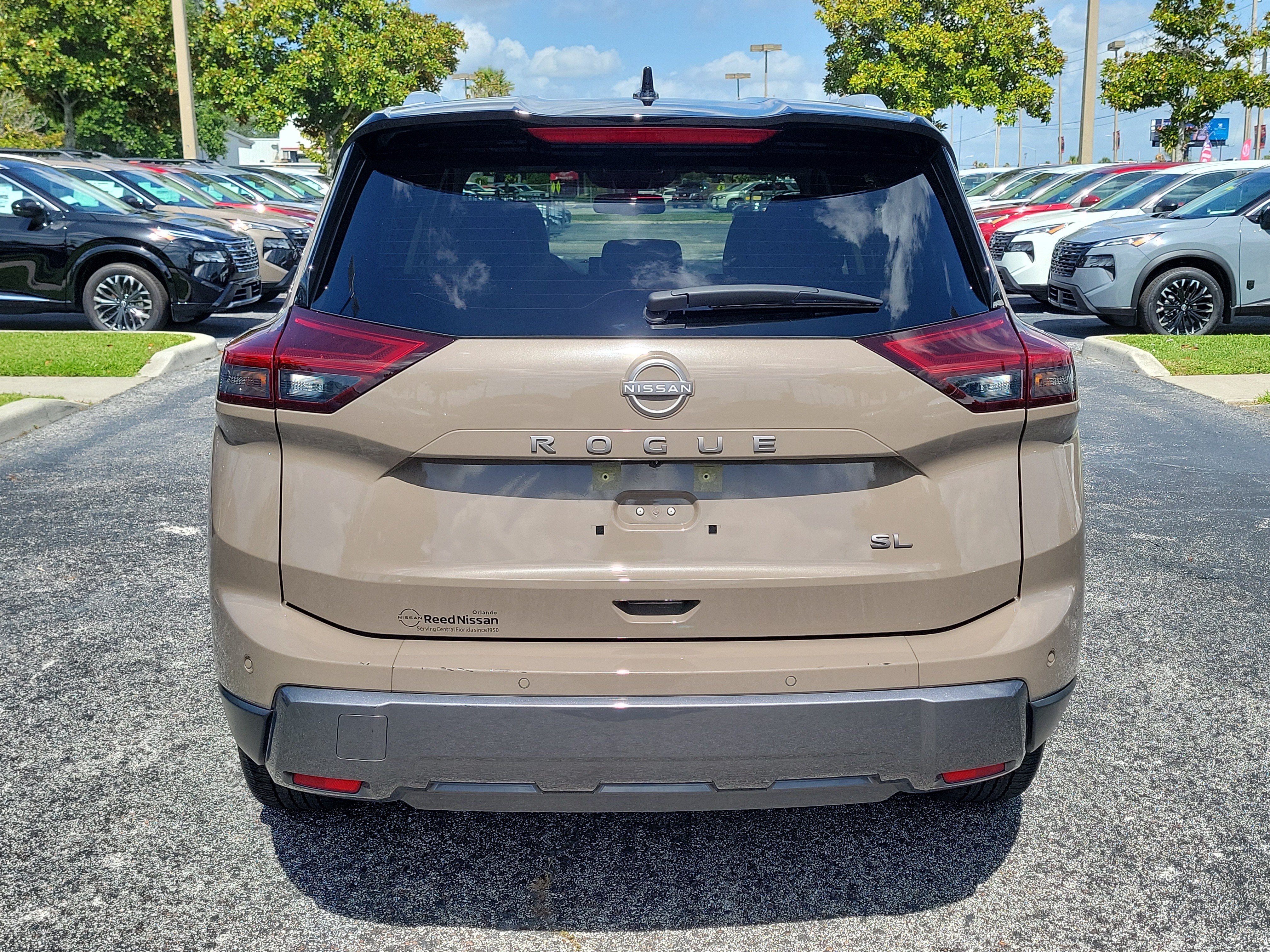 Certified 2025 Nissan Rogue SL FWD image 6
