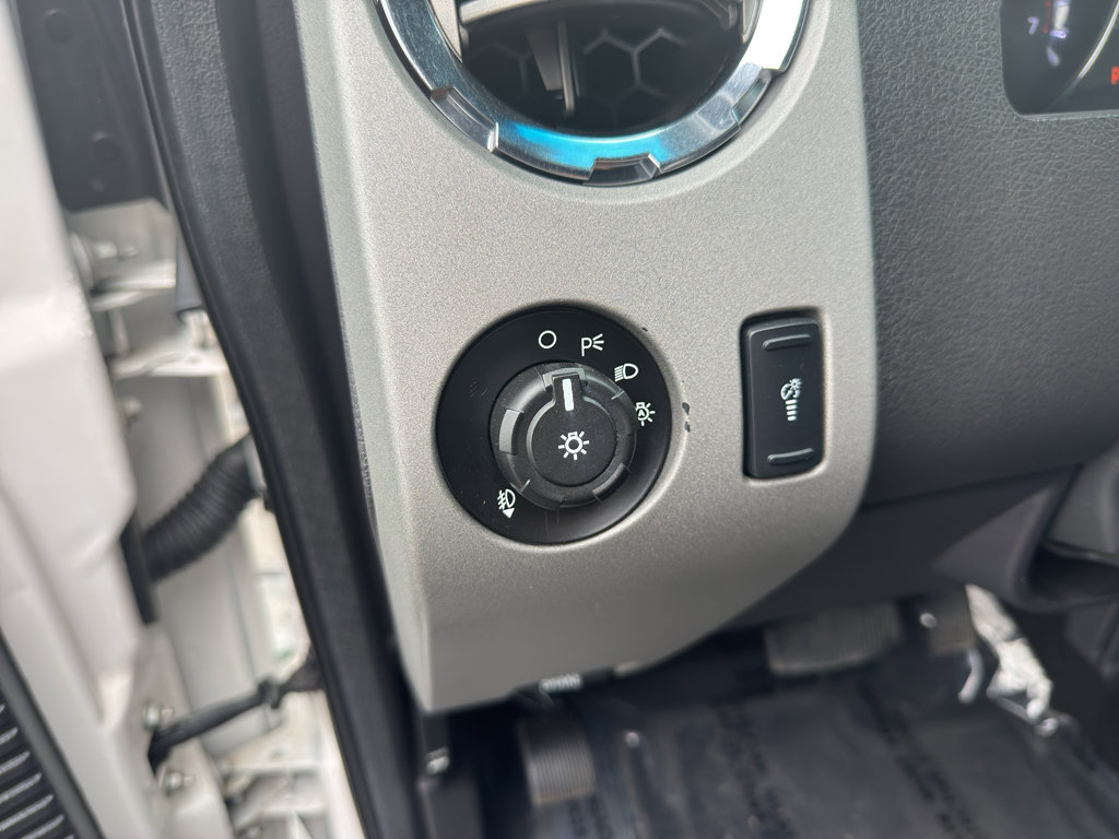 Used 2015 Ford F250 Lariat w/ Lariat Ultimate Package AWD/4WD image 18
