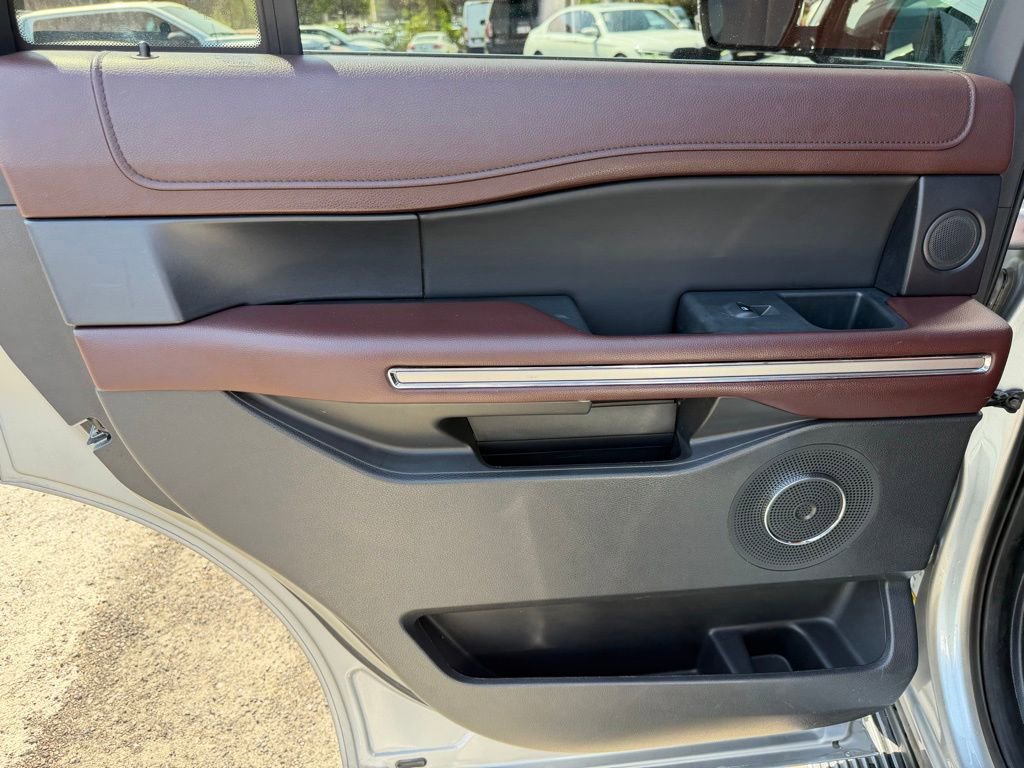Used 2023 Ford Expedition Limited AWD/4WD image 29