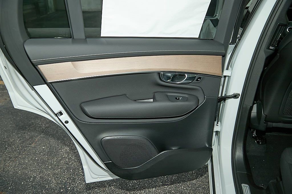 New 2026 Volvo XC90 B6 Plus w/ Protection Package image 17