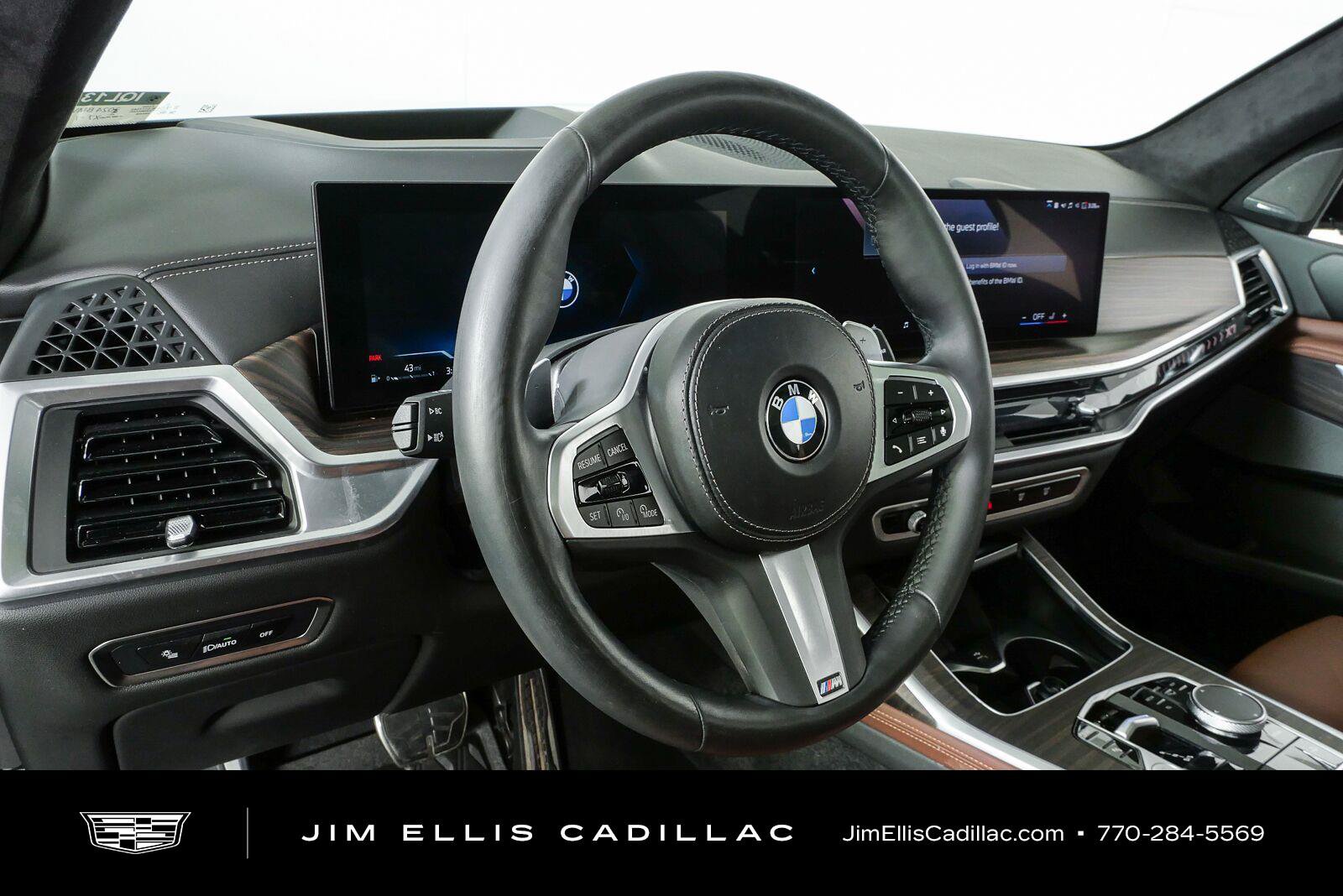 Used 2024 BMW X7 xDrive40i w/ M Sport Package AWD/4WD image 4