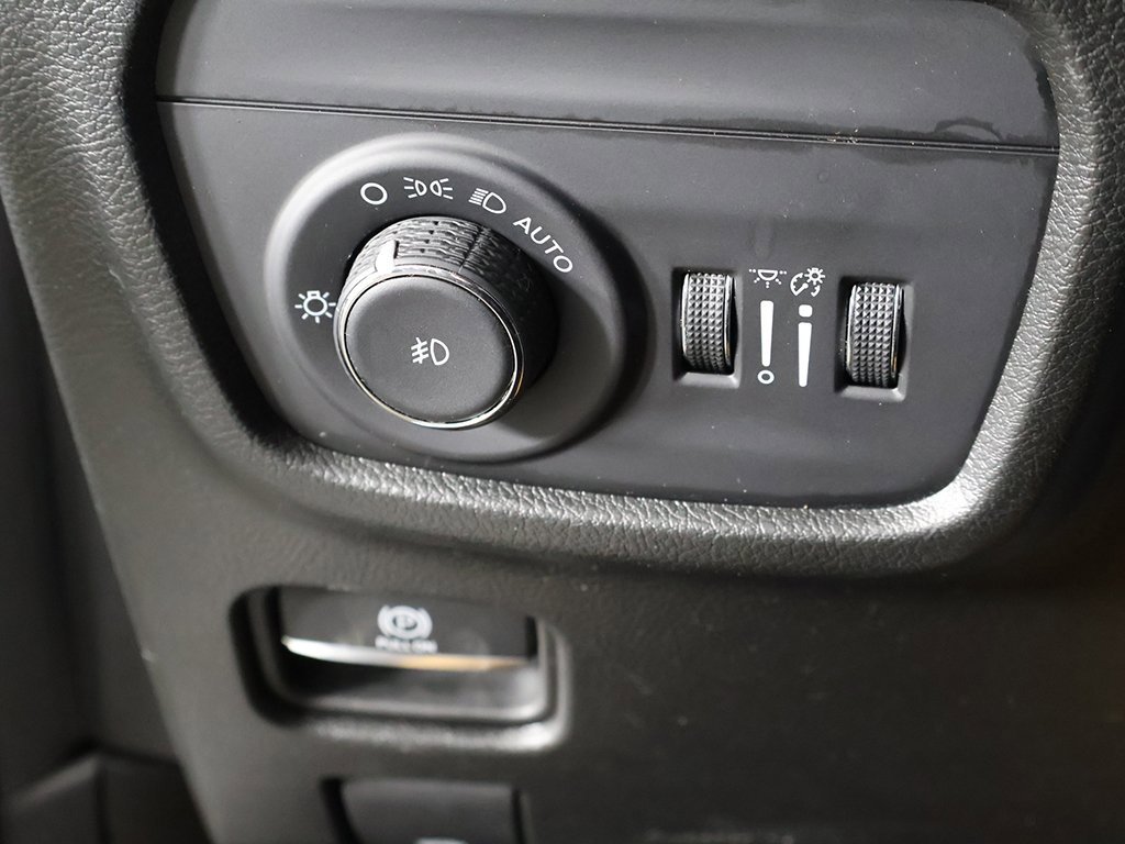 Used 2024 Jeep Grand Cherokee L Limited w/ Luxury Tech Group II image 44