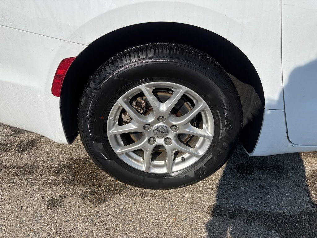 Used 2023 Chrysler Pacifica Touring-L FWD image 13
