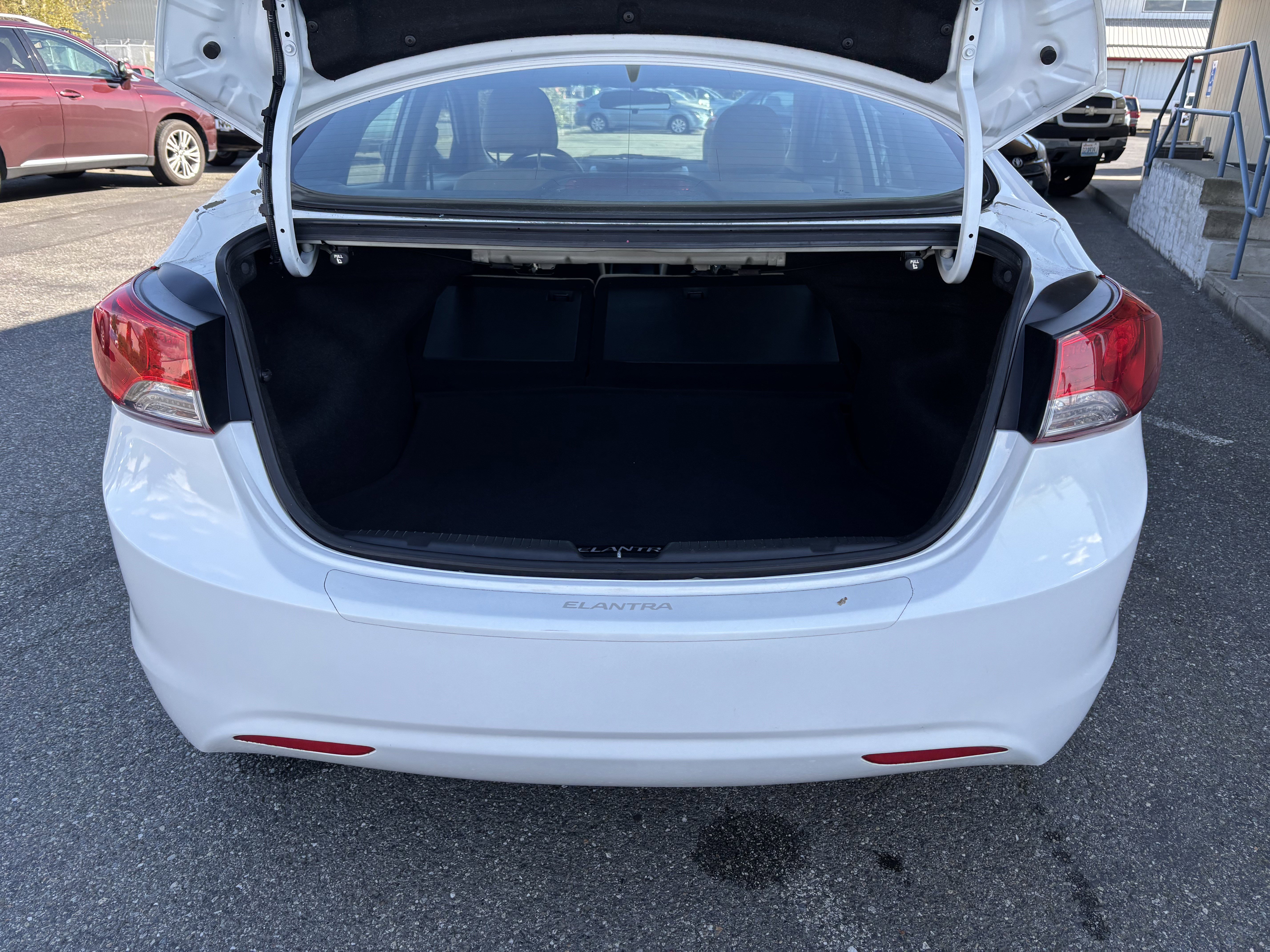 Used 2013 Hyundai Elantra GLS w/ Preferred Pkg FWD image 31