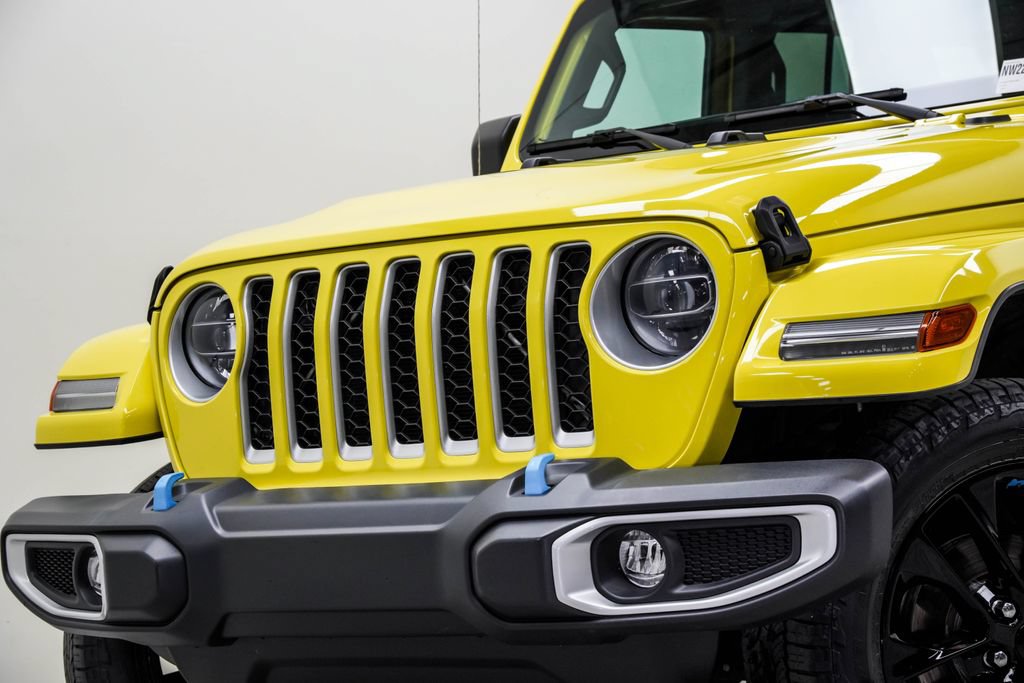Used 2022 Jeep Wrangler Unlimited Sahara w/ Cold Weather Group AWD/4WD image 2