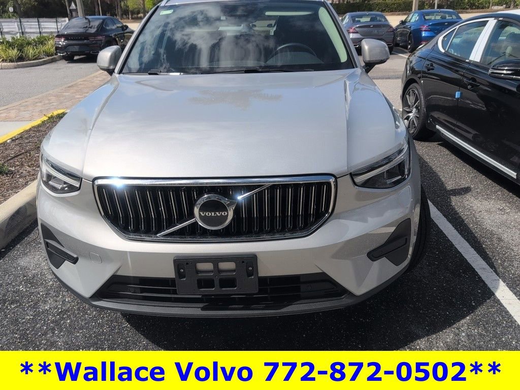 Used 2025 Volvo XC40 B5 Core image 34