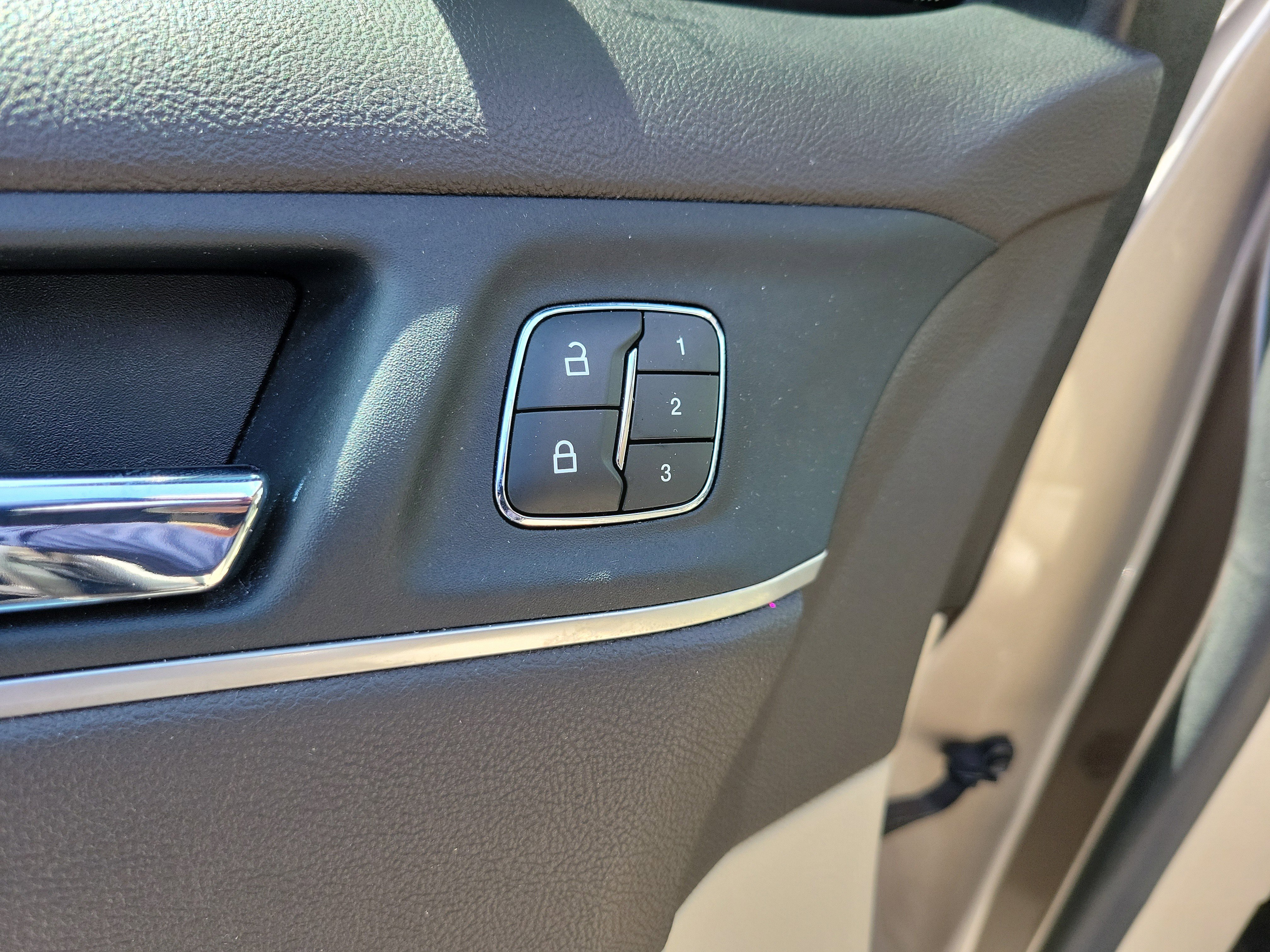 Used 2019 Lincoln MKC Premiere FWD image 27