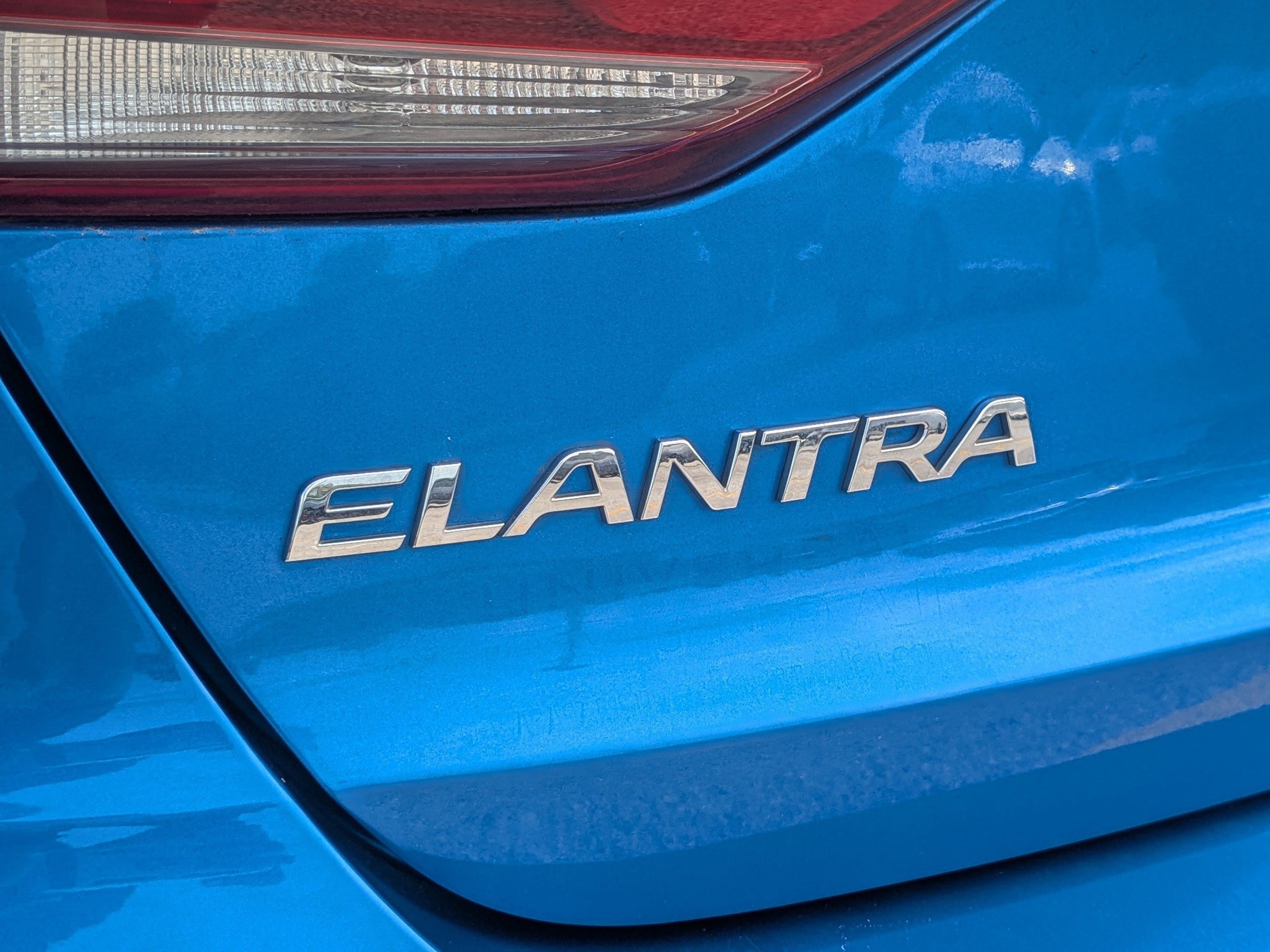 Used 2017 Hyundai Elantra Limited w/ Limited Tech Package 04 FWD image 33