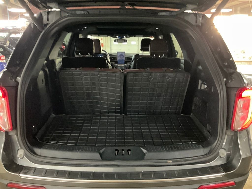 Used 2020 Ford Explorer Platinum w/ Premium Technology Package image 24
