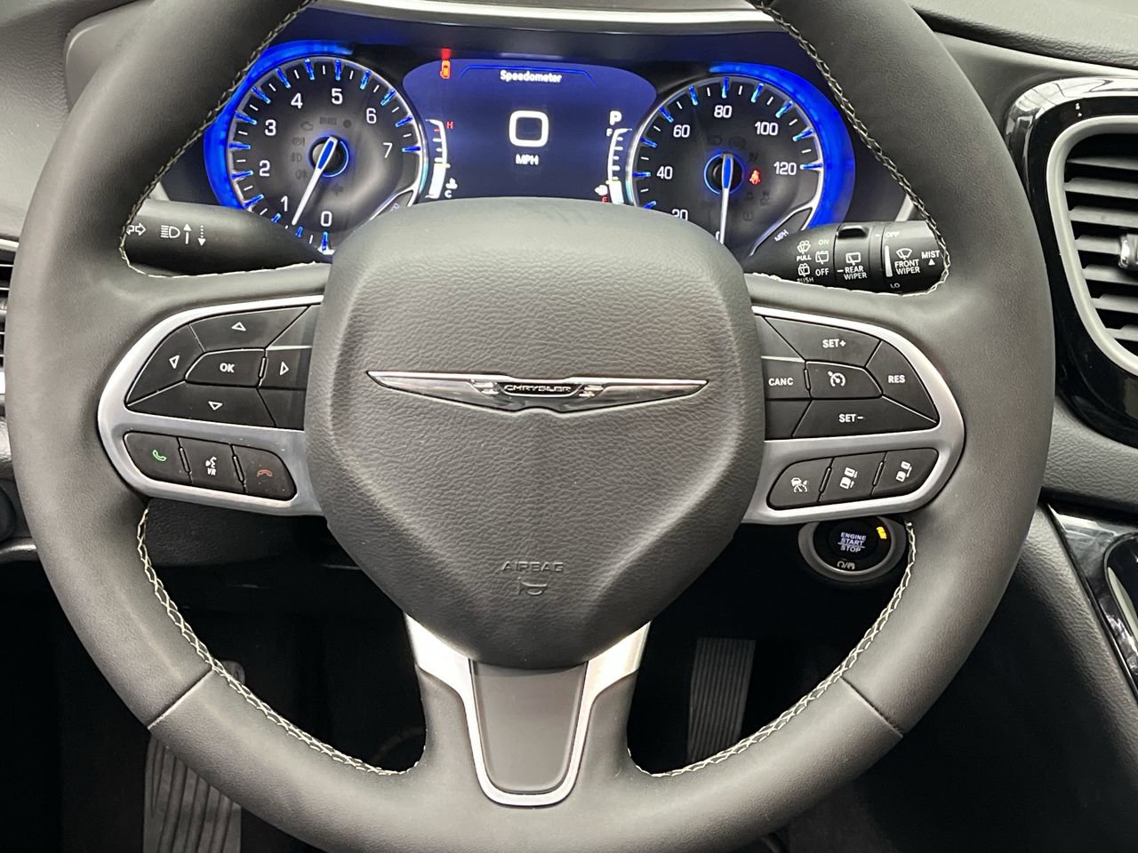 Used 2025 Chrysler Pacifica Select image 14
