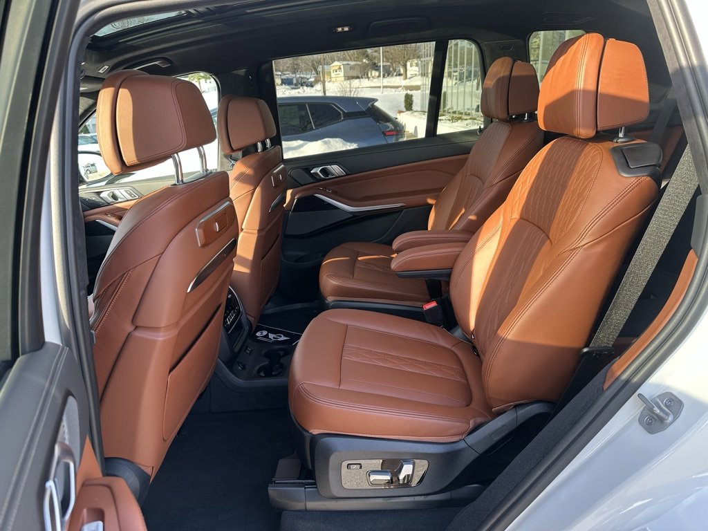 Used 2024 BMW X7 xDrive40i w/ Executive Package image 9