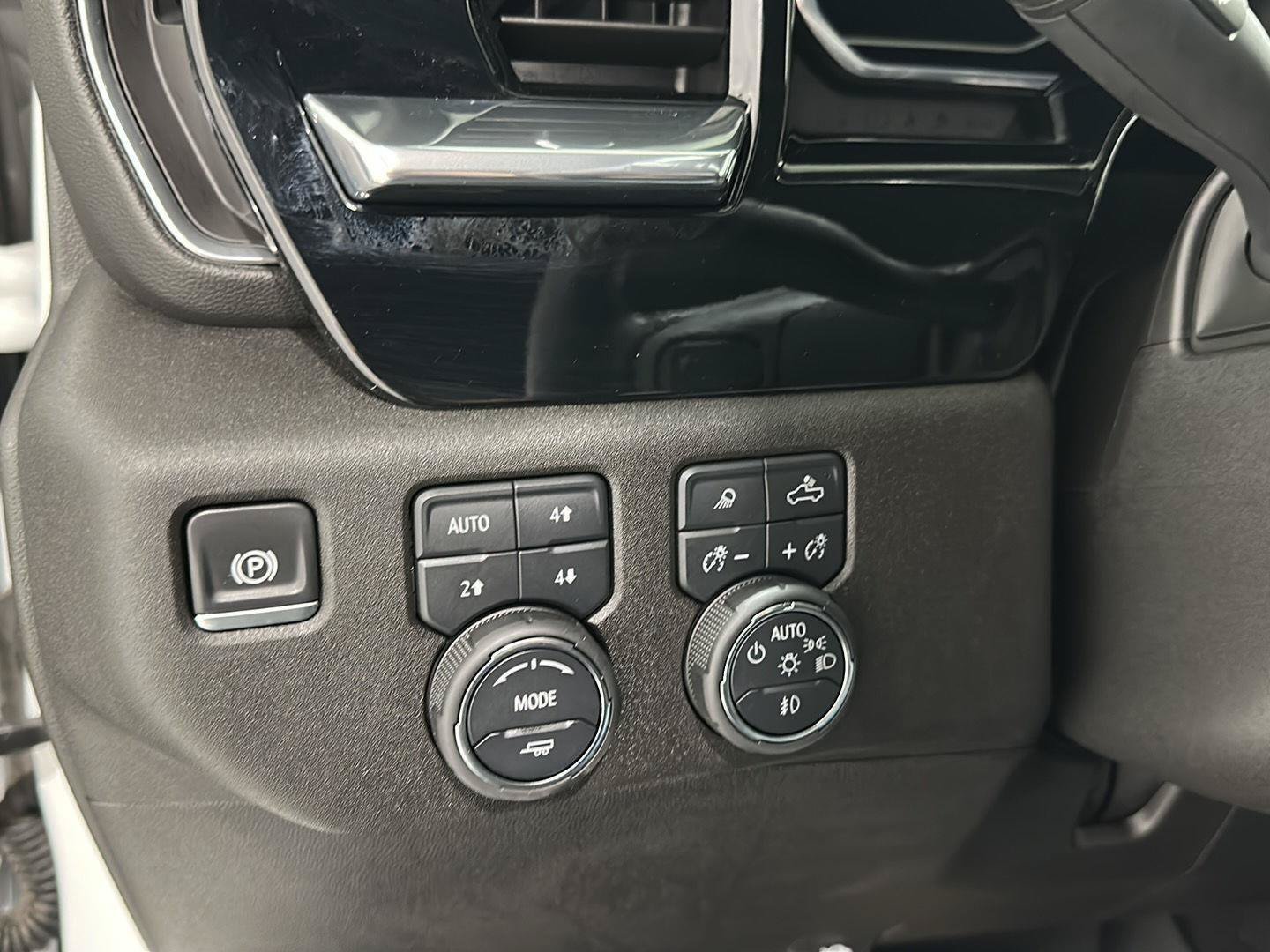 Used 2025 Chevrolet Silverado 3500 LT w/ Trail Boss Package AWD/4WD image 17