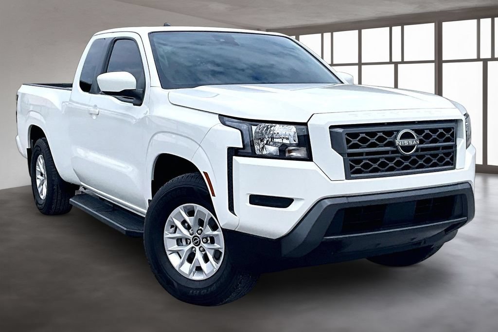 Used 2024 Nissan Frontier SV RWD image 3