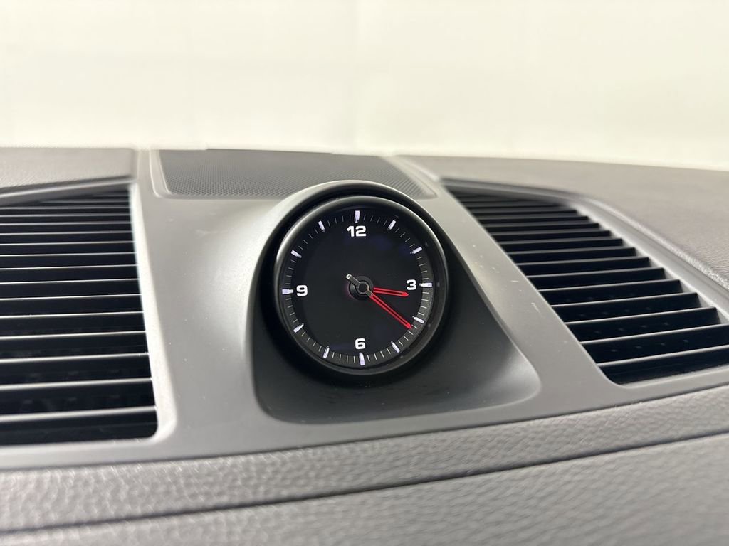 Certified 2023 Porsche Cayenne Platinum Edition image 29