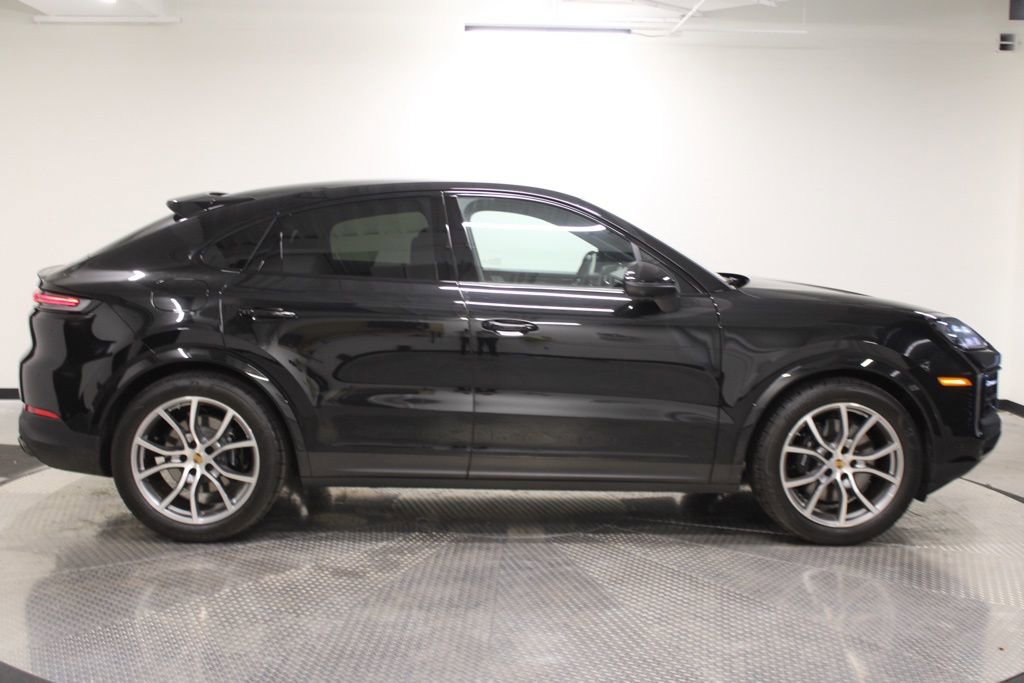 Certified 2025 Porsche Cayenne Coupe image 8