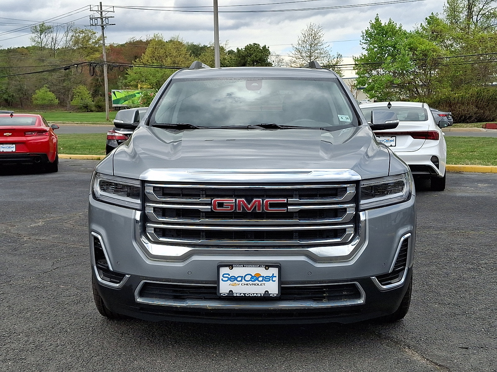 Certified 2023 GMC Acadia SLE w/ Driver Convenience Package FWD image 2