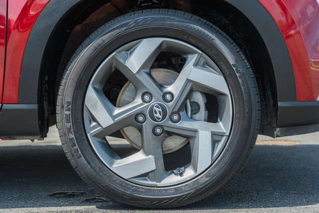 Used 2024 Hyundai Venue SEL FWD image 16