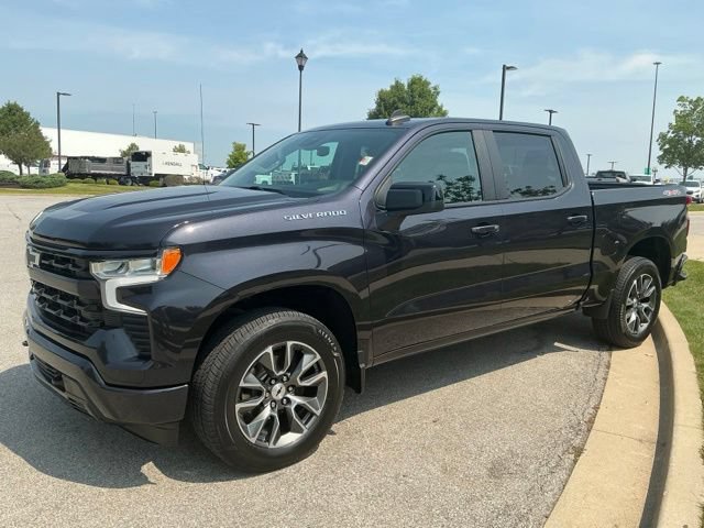 Used 2023 Chevrolet Silverado 1500 RST AWD/4WD image 3