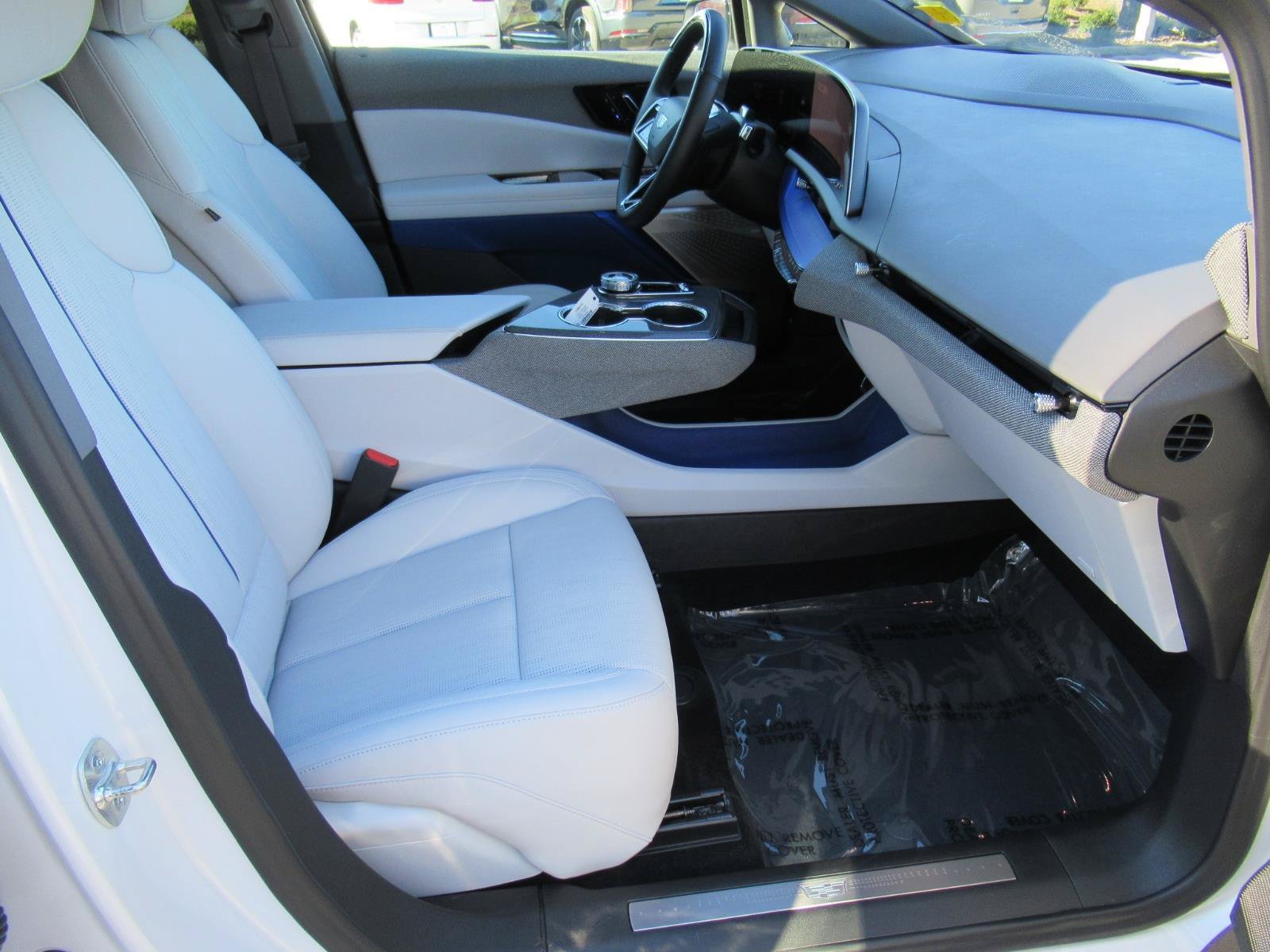 Certified 2025 Cadillac Optiq Sport 2 AWD/4WD image 11
