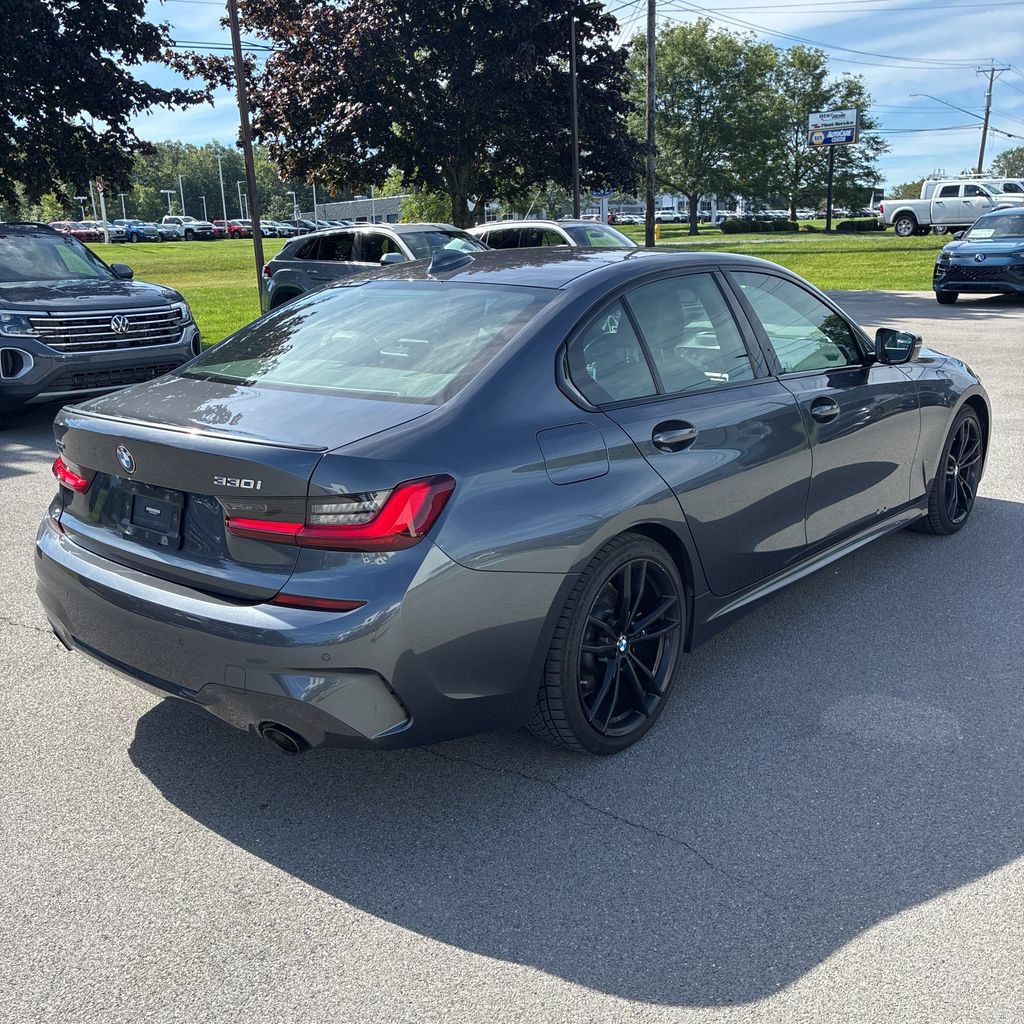 Used 2022 BMW 330i xDrive Sedan w/ M Sport Package AWD/4WD image 5