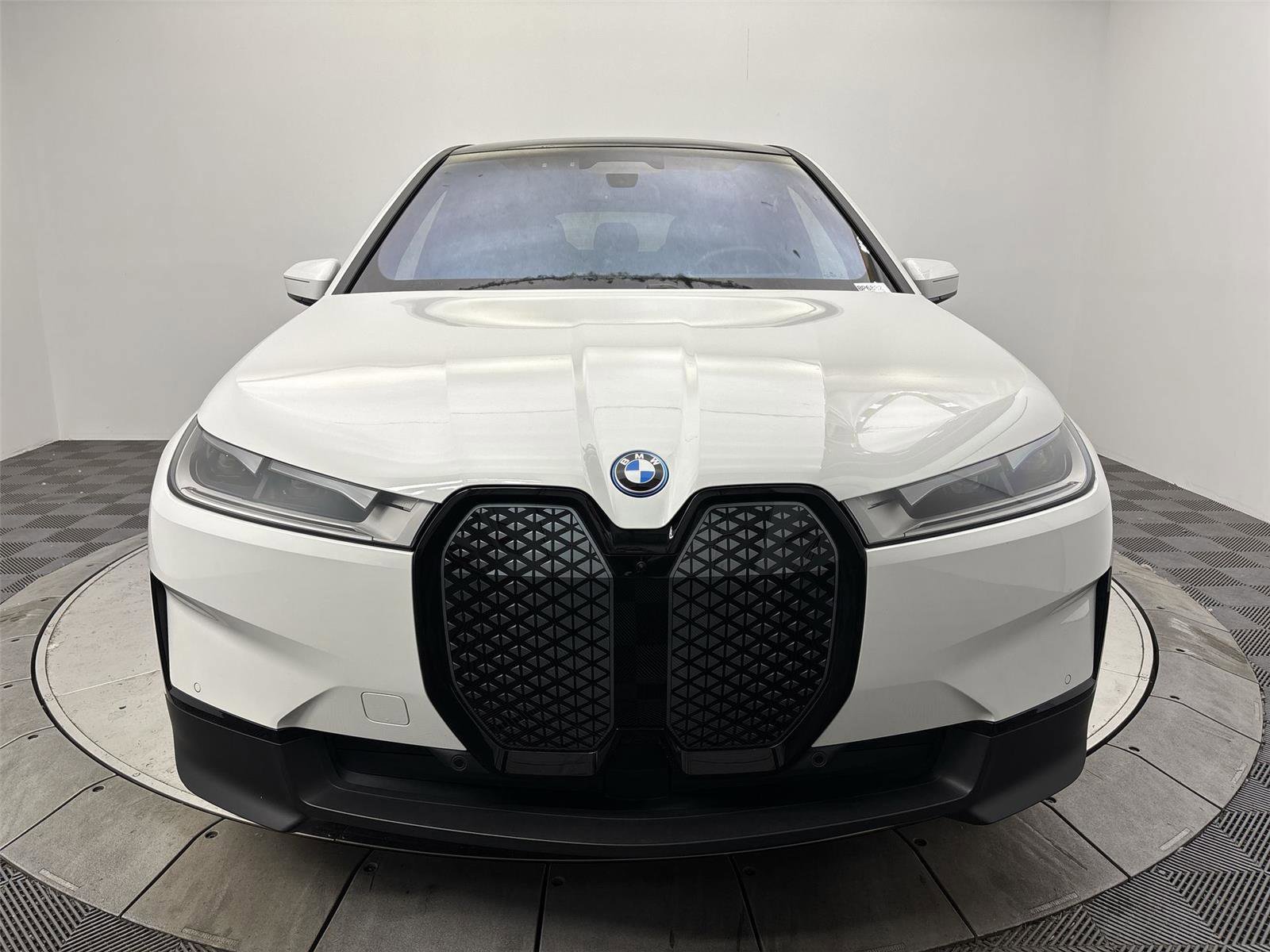 Used 2024 BMW iX xDrive50 AWD/4WD image 14
