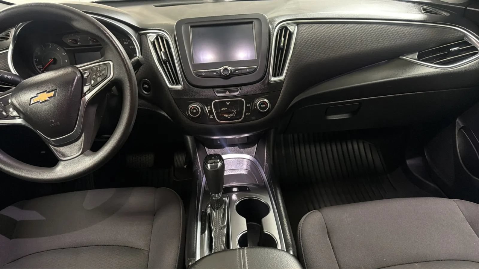 Used 2017 Chevrolet Malibu LT FWD image 16