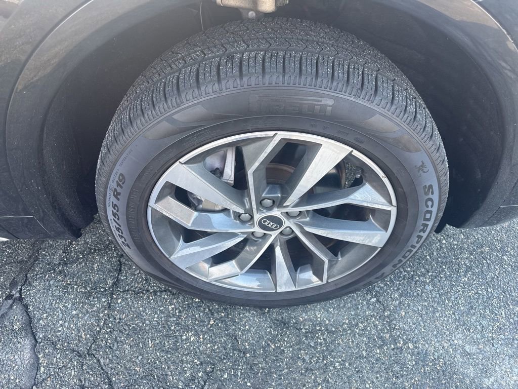 Used 2023 Audi Q5 2.0T Premium w/ Convenience Package AWD/4WD image 13