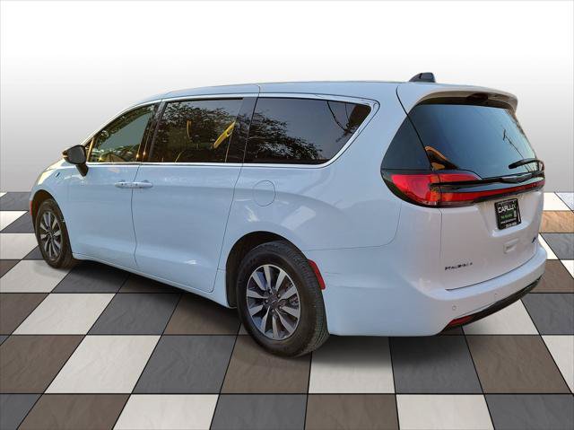 Used 2024 Chrysler Pacifica Limited FWD image 6