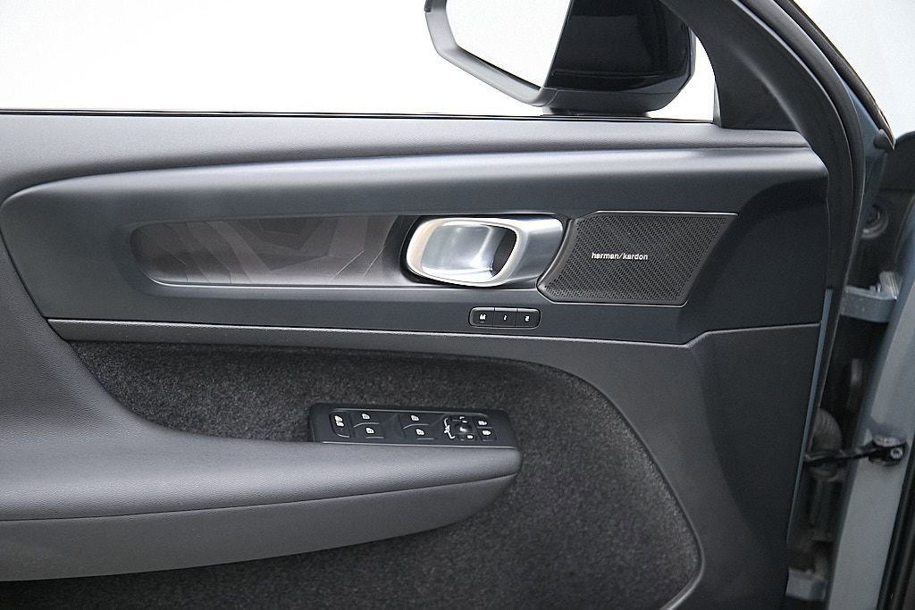 Certified 2023 Volvo XC40 Recharge Ultimate w/ Protection Package Premier image 11