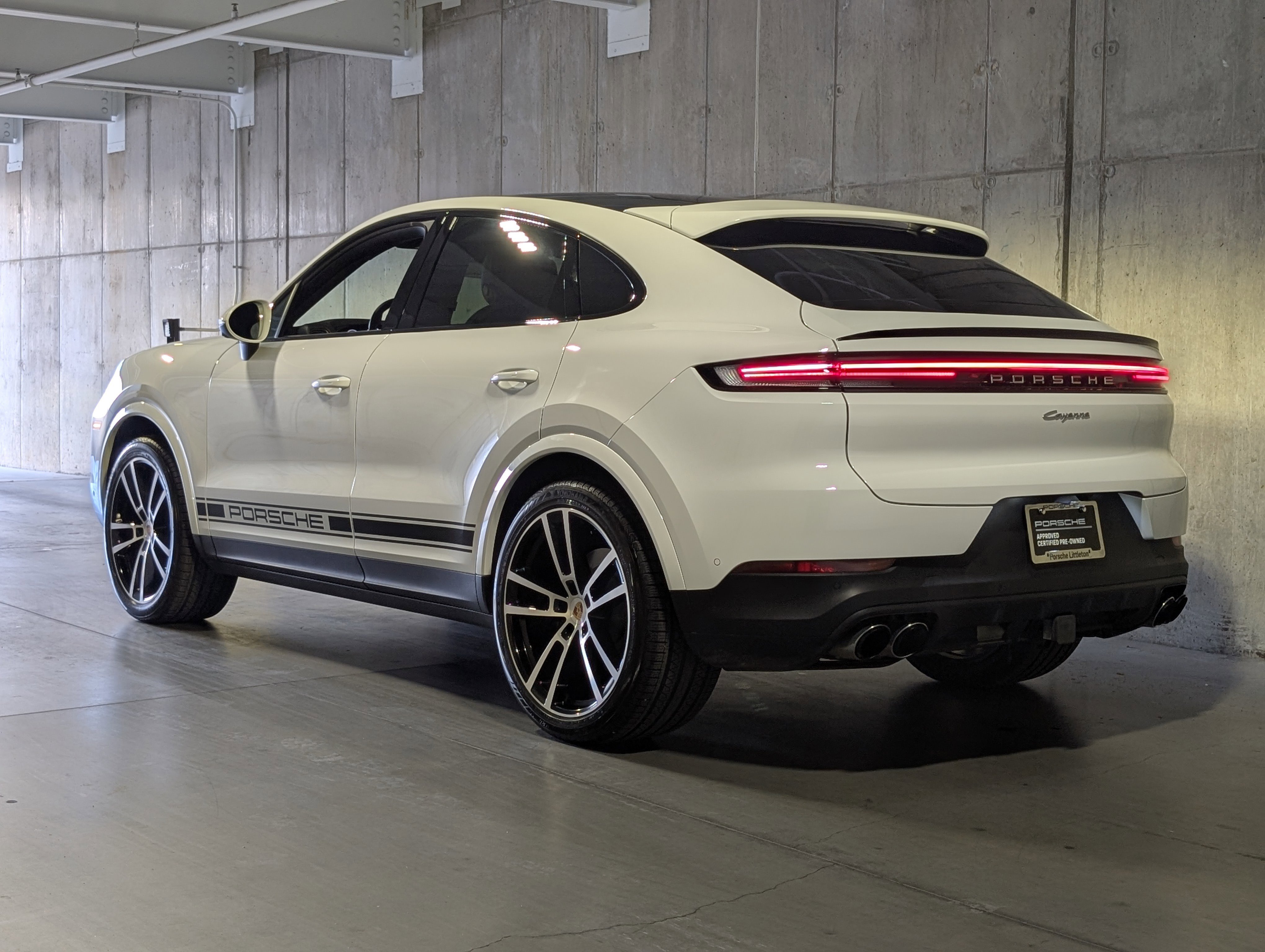 Certified 2025 Porsche Cayenne Coupe image 3