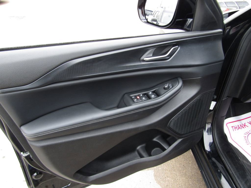 Used 2024 Jeep Grand Cherokee Altitude image 21