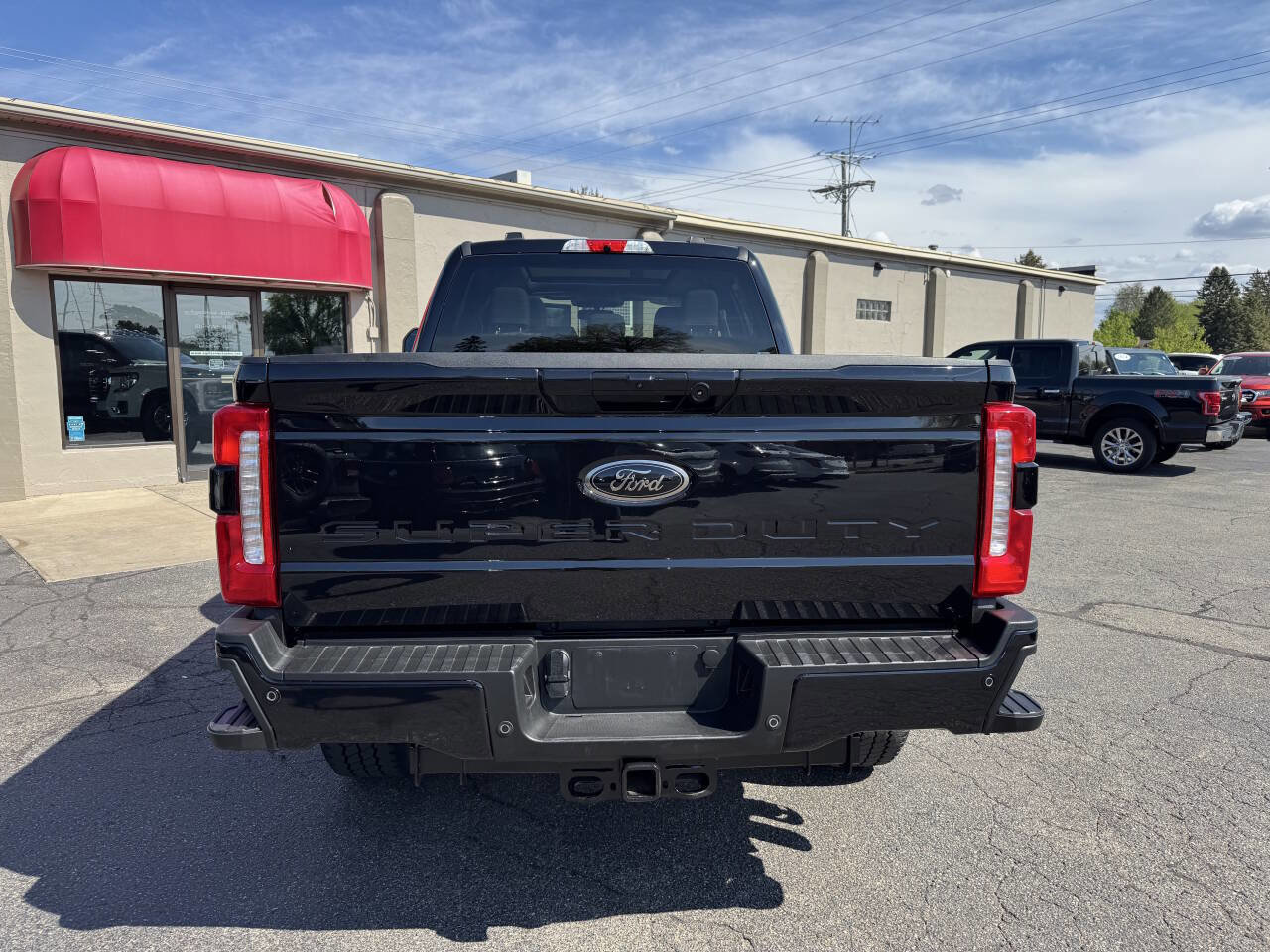 Used 2025 Ford F350 XLT w/ Black Appearance Package AWD/4WD image 4