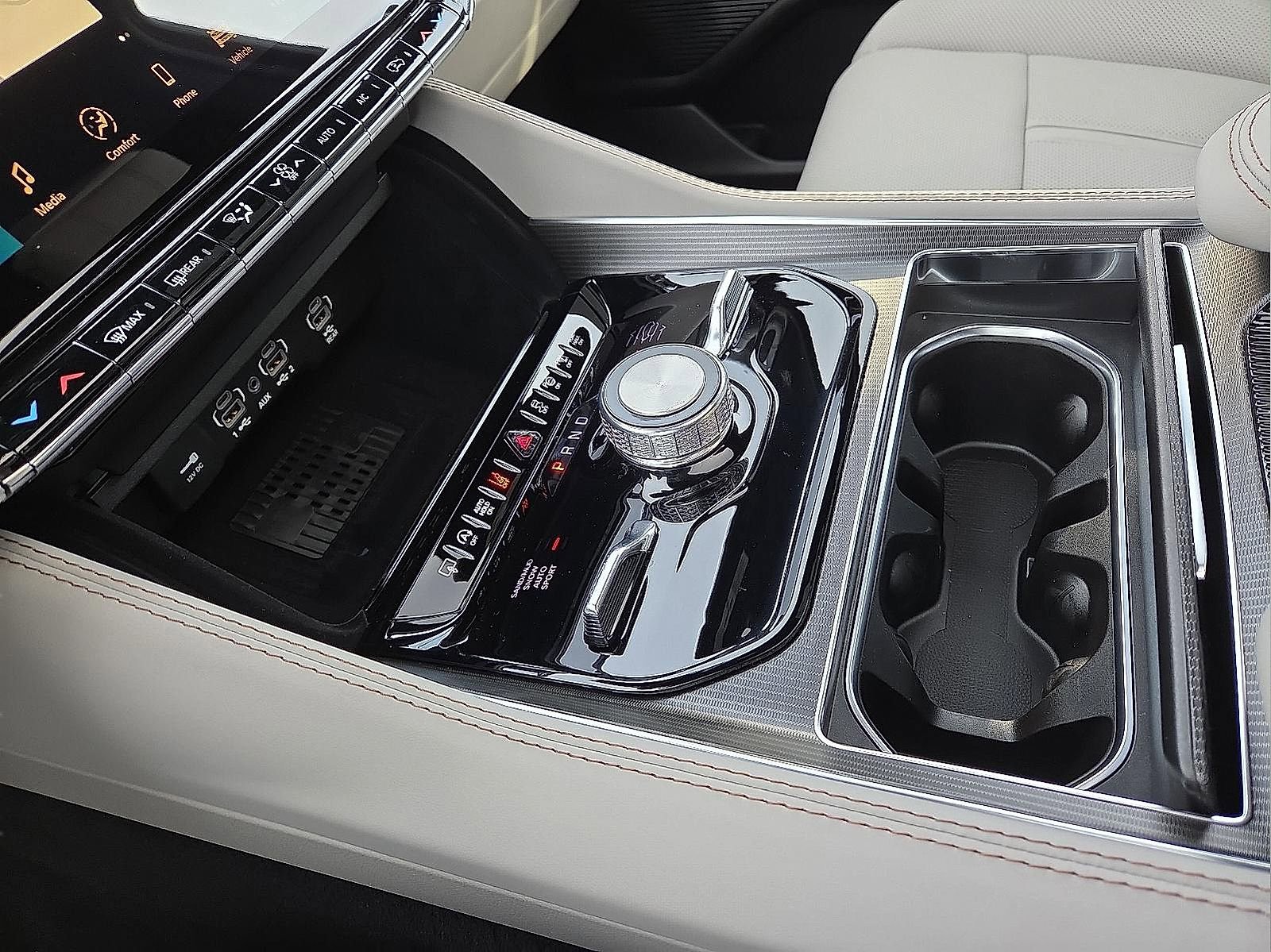 New 2026 Jeep Grand Wagoneer Summit w/ Rear Seat Video Group I image 25