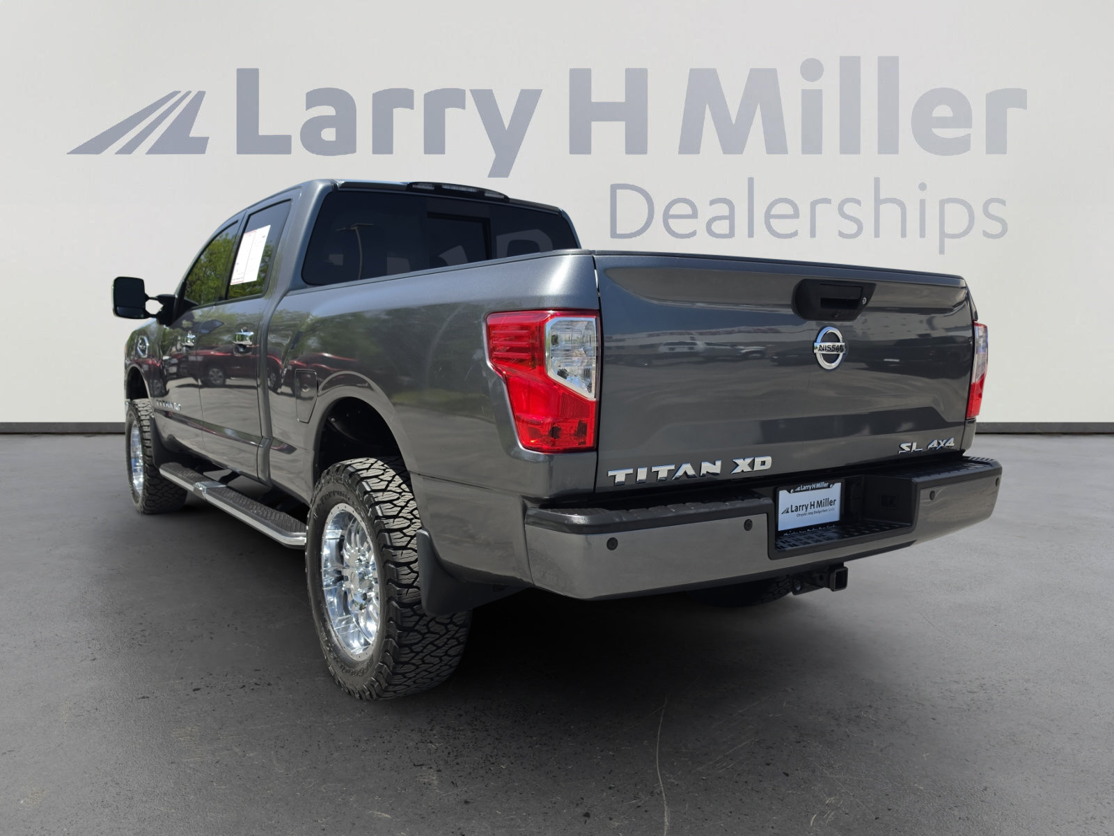 Used 2016 Nissan Titan SL AWD/4WD image 3