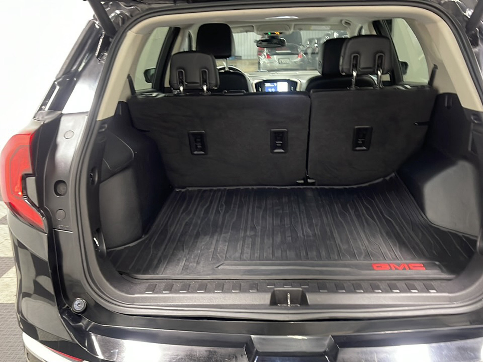 Used 2018 GMC Terrain Denali w/ LPO, 'HIT The Road' Package FWD image 17