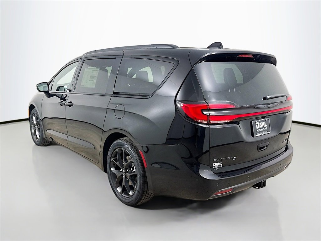 New 2026 Chrysler Pacifica Limited image 5