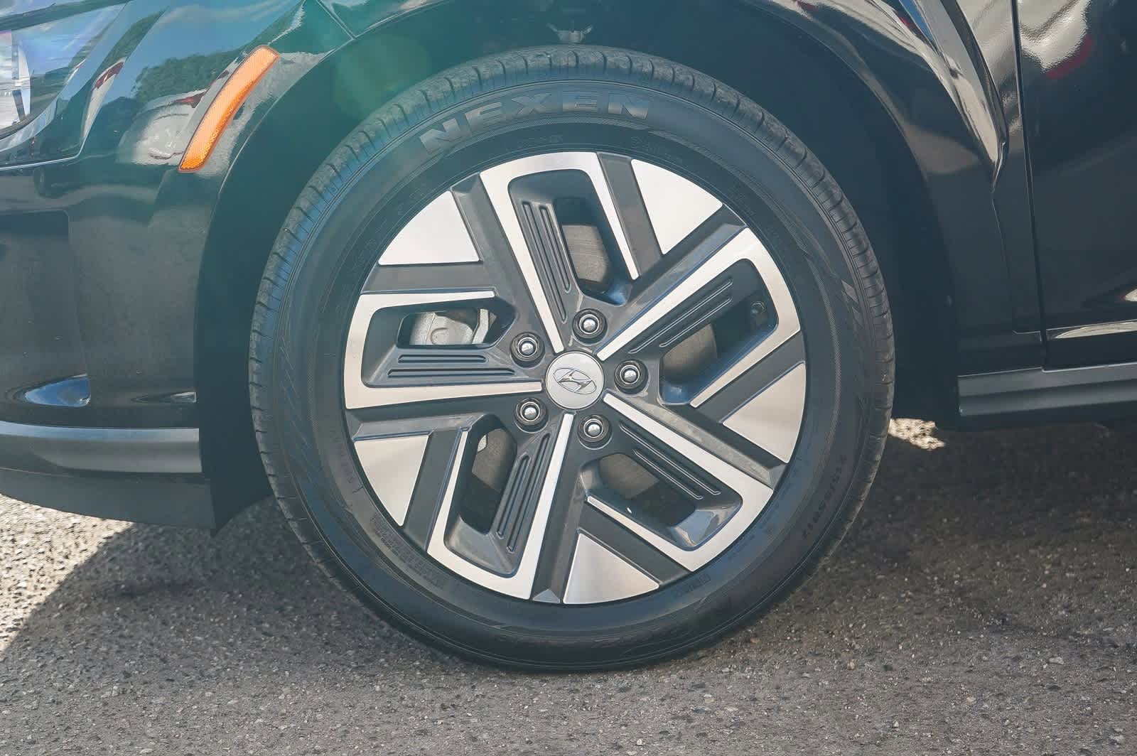 Certified 2023 Hyundai Kona SE image 9