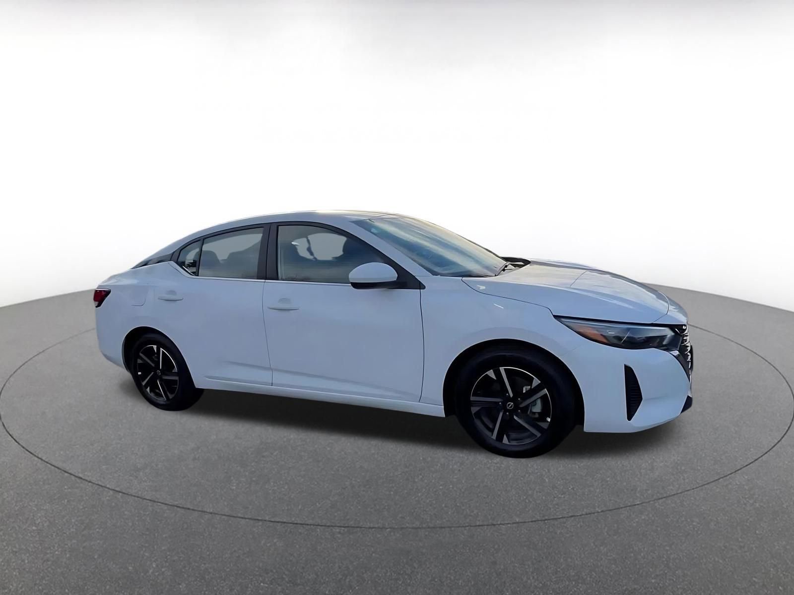 Used 2025 Nissan Sentra SV image 2