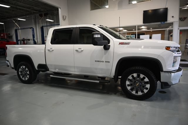 Used 2022 Chevrolet Silverado 2500 LT w/ Convenience Package AWD/4WD image 4