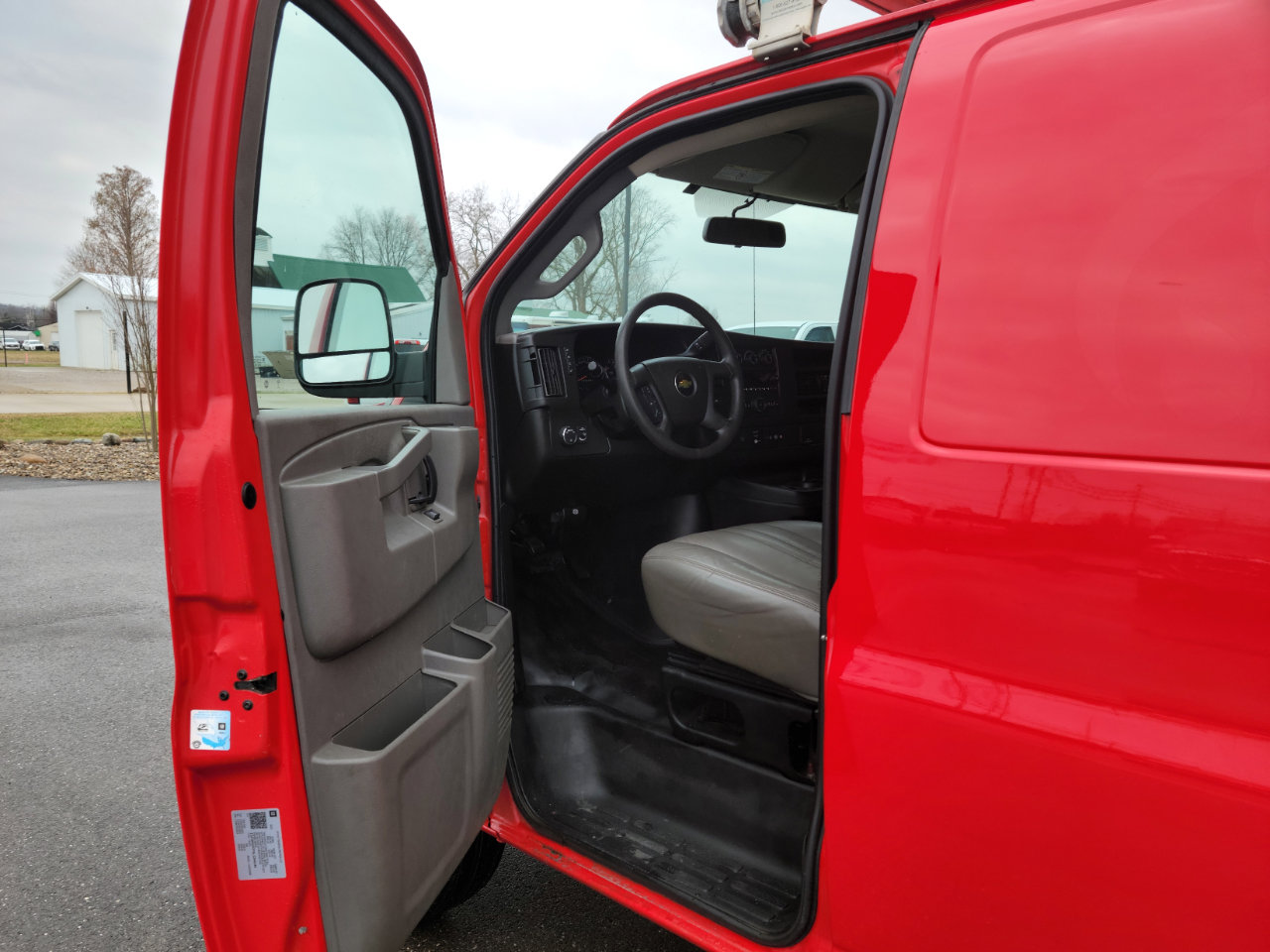Used 2020 Chevrolet Express 2500 w/ Driver Convenience Package image 7