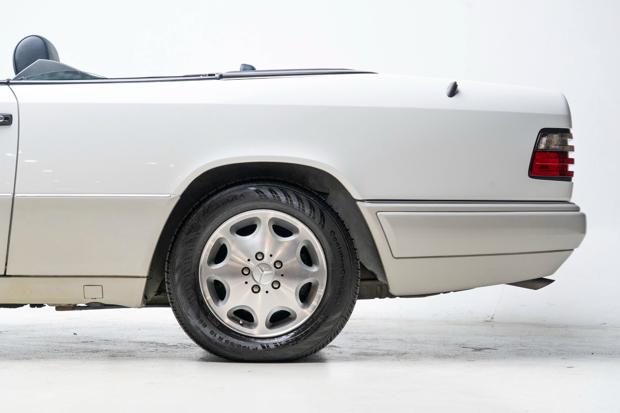 Used 1995 Mercedes-Benz E 320 Convertible image 82