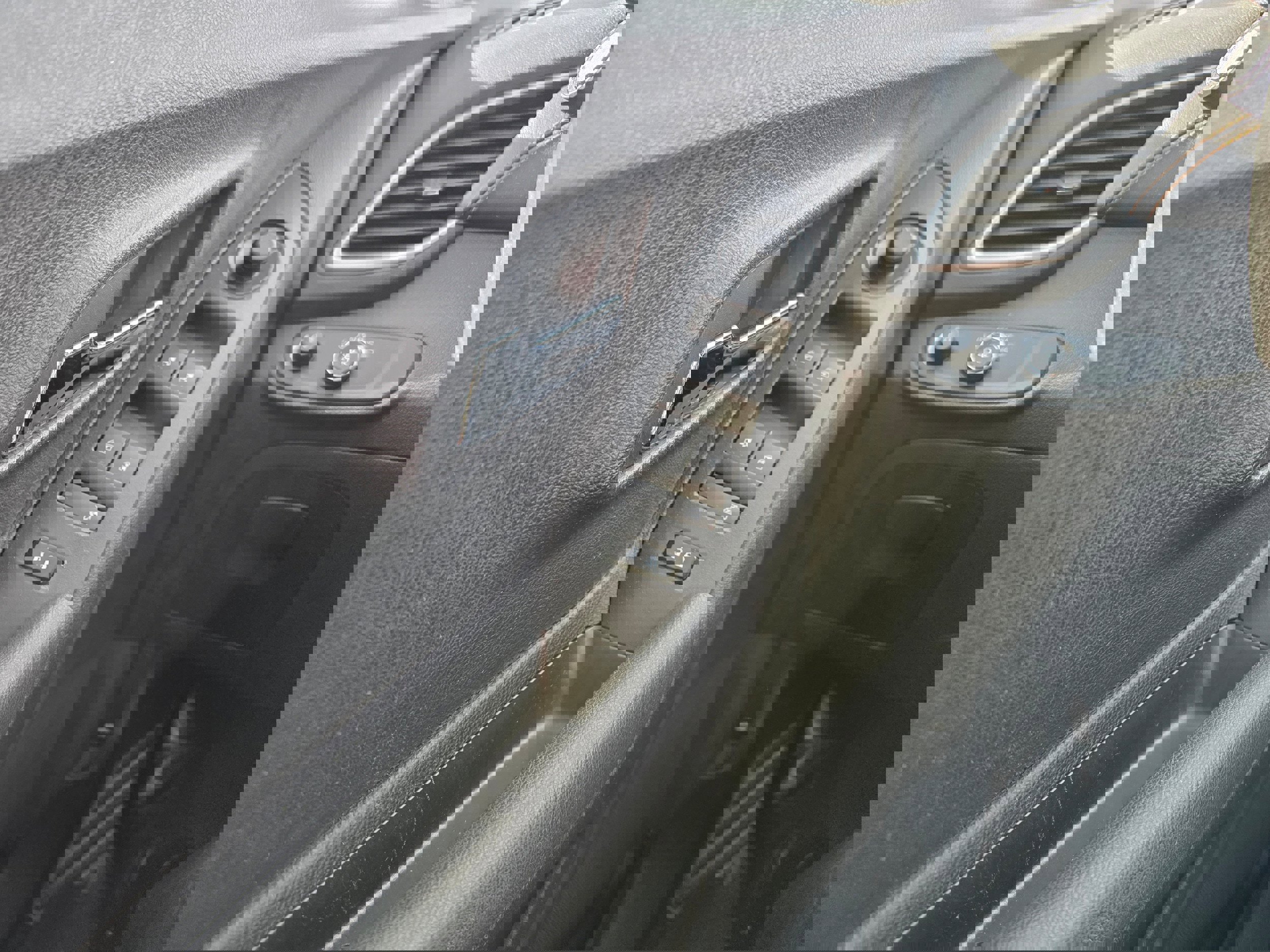 Used 2019 Chevrolet Trax LT w/ LT Convenience Package image 16