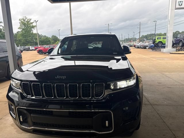Used 2023 Jeep Grand Cherokee L Overland w/ Rear Seat Video Group I AWD/4WD image 2