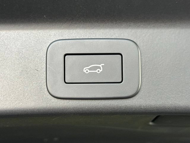 Used 2024 Jaguar F-PACE R-Dynamic S AWD/4WD image 18
