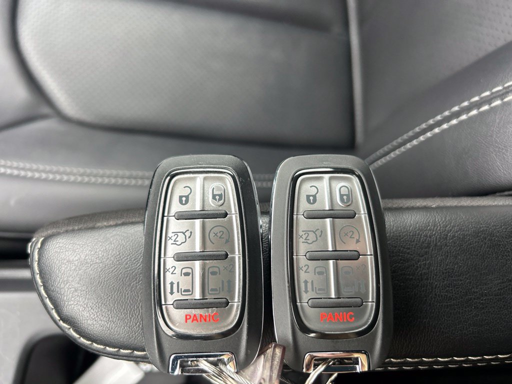 Used 2026 Chrysler Pacifica Select FWD image 19