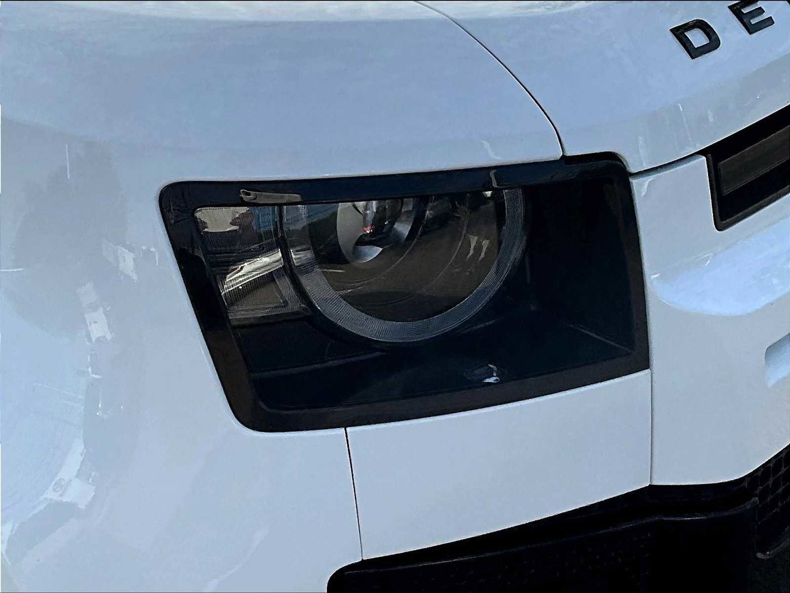 Used 2024 Land Rover Defender 90 X-Dynamic SE image 31