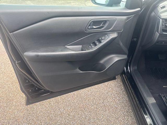 Used 2024 Nissan Rogue S FWD image 14