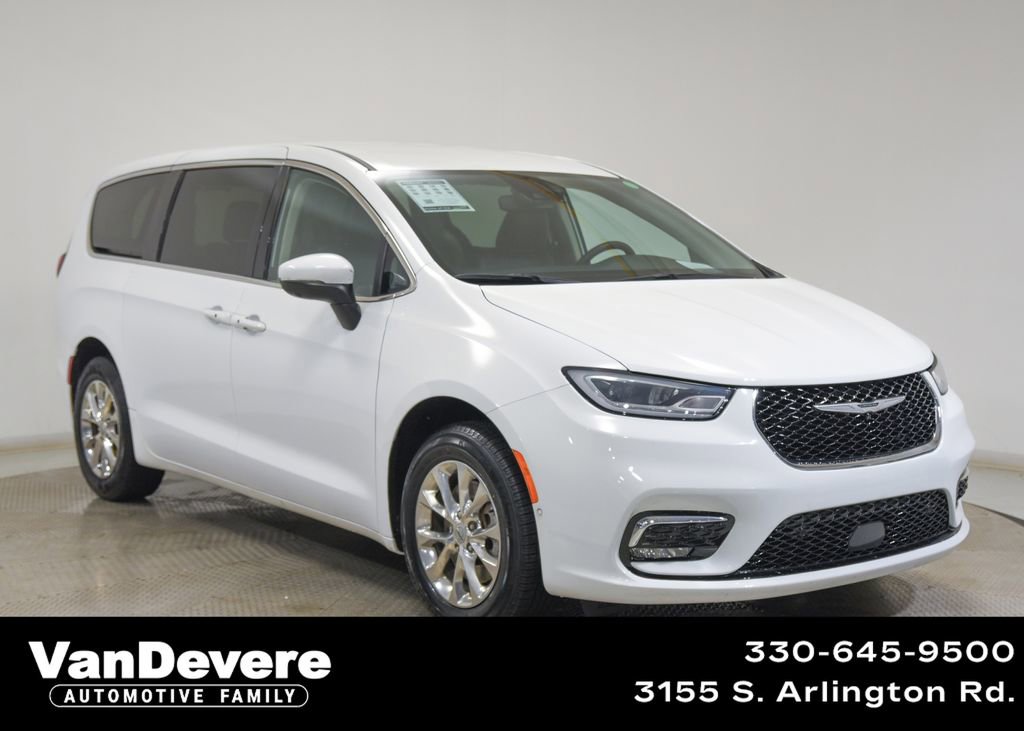 Used 2023 Chrysler Pacifica Touring-L image 1